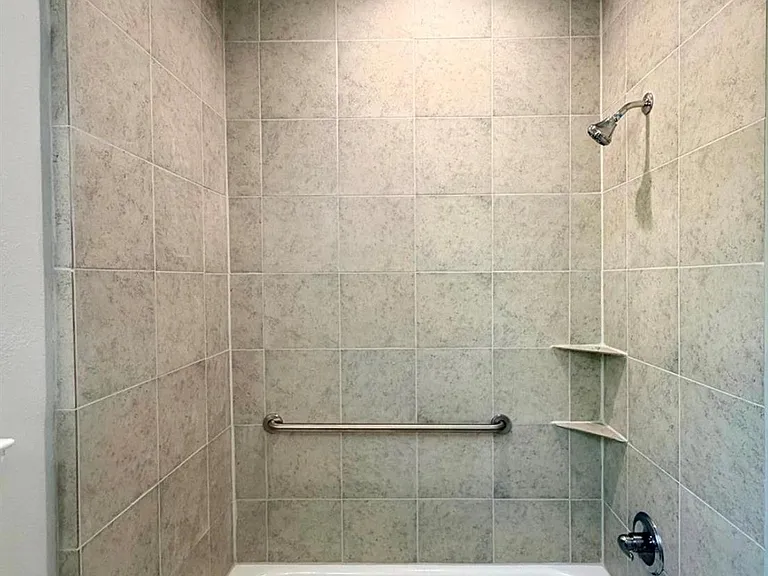 502 S Ross Sterling #B — Photo 17