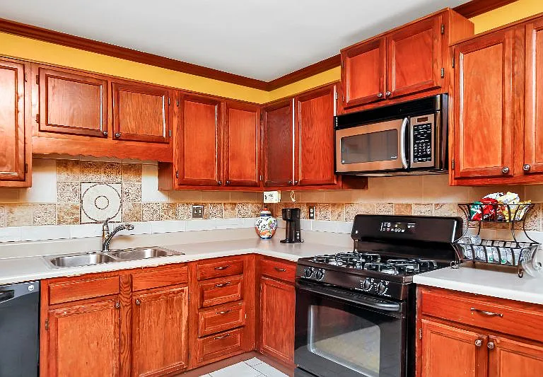 Saybrook Cir NW — Photo 1