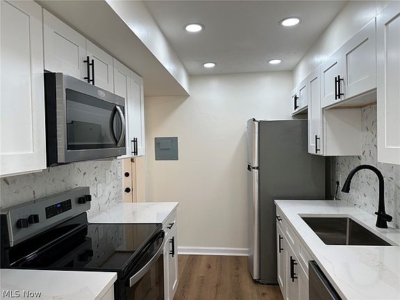 5th image of 2222 Glouchester Dr #2222