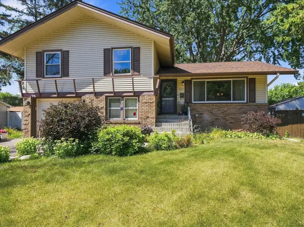 6933 Brunswick Ave N, Brooklyn Park, MN 55429