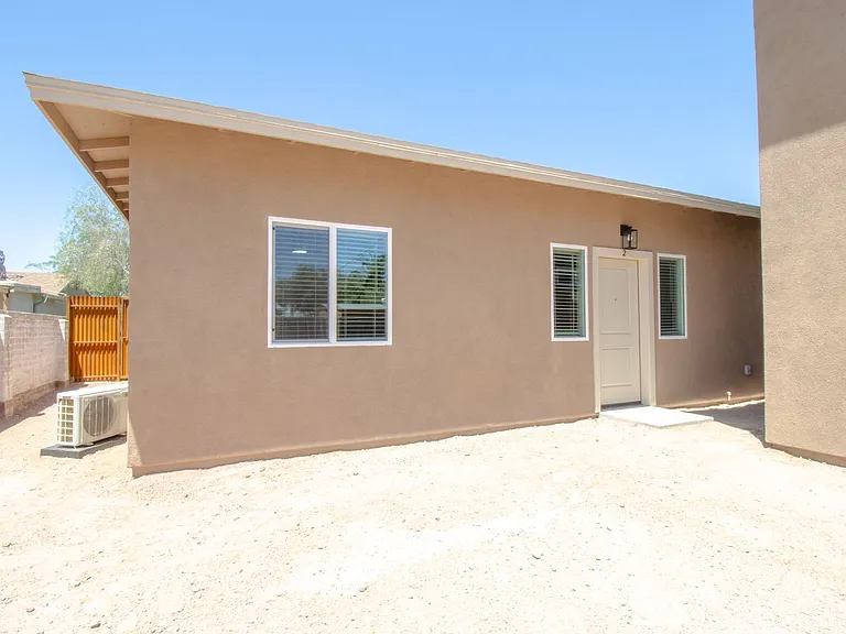 1720 E Edison St — Photo 28