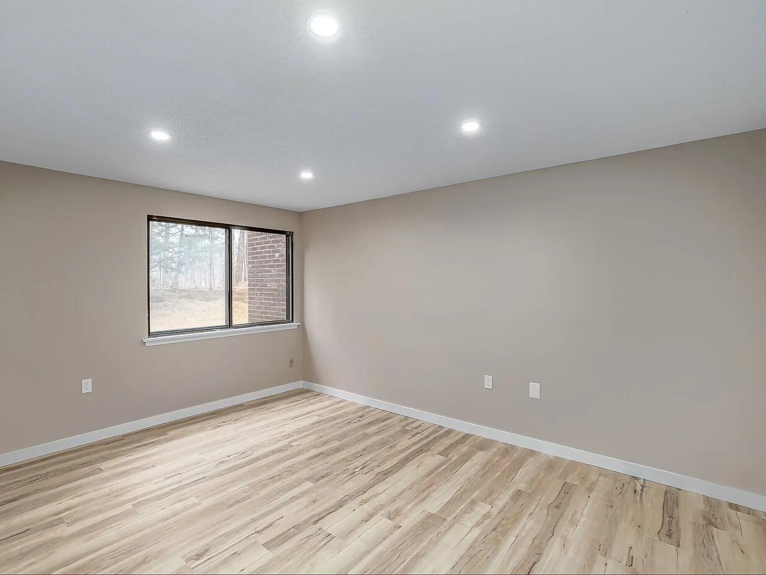 2 bed, 922 sqft, $2,100 — Photo 4