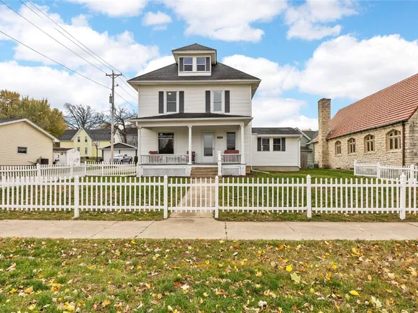 105 W 1st St, Anamosa, IA 52205