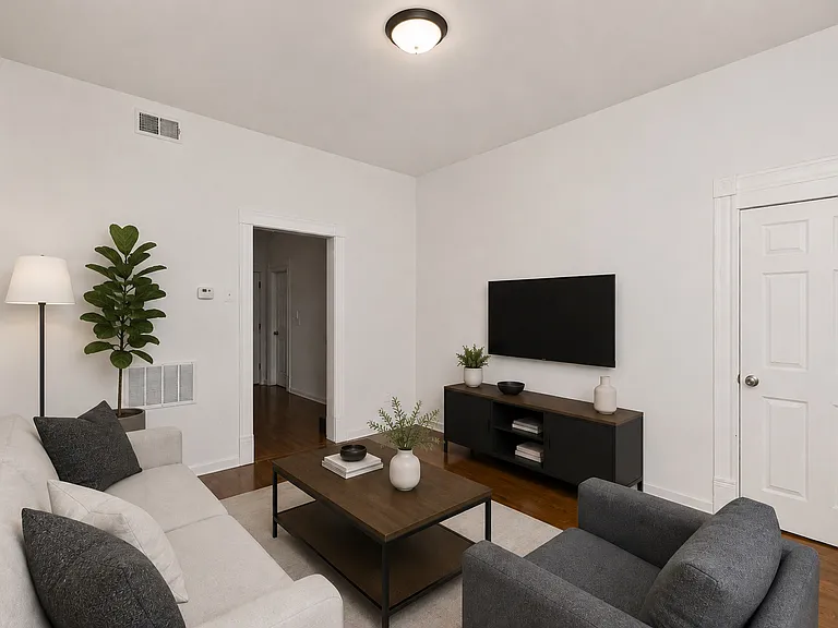 841 N Damen Ave #2R — Photo 4
