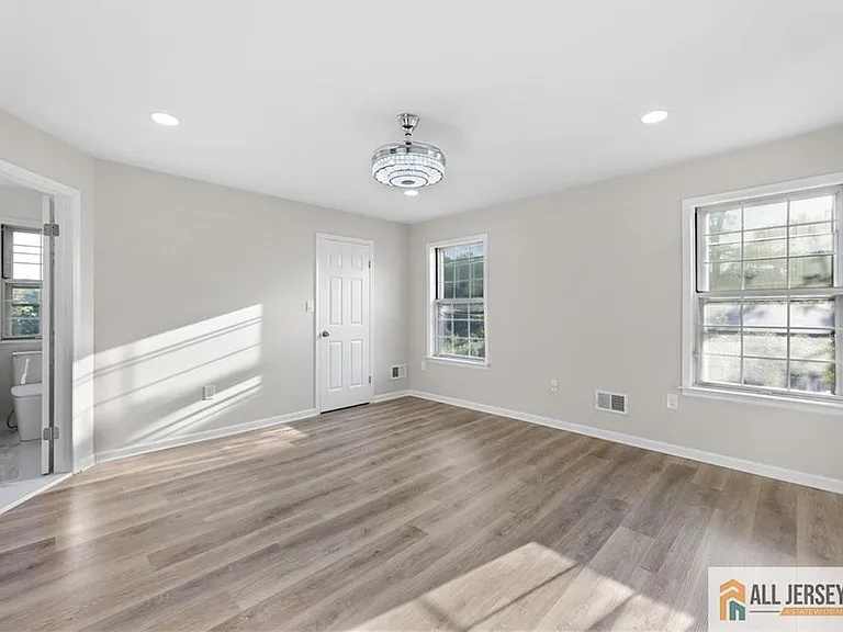 13 Canterbury Dr #13E — Photo 8
