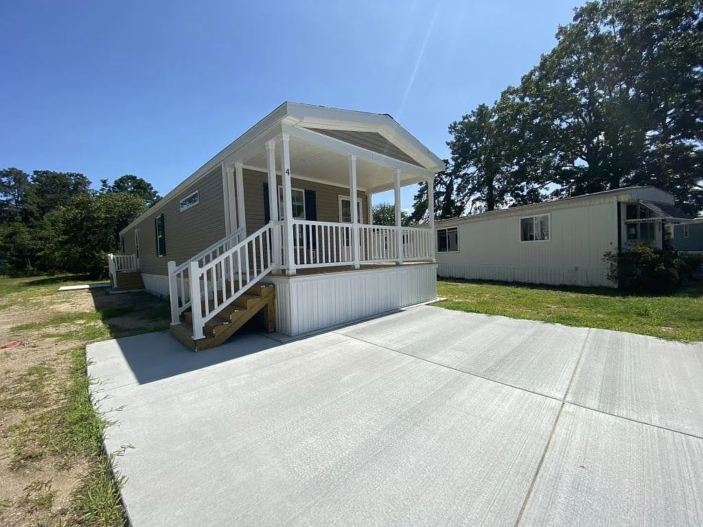 2 bed, 2.0 bath, 1216 sqft, $1,700 — Photo 2