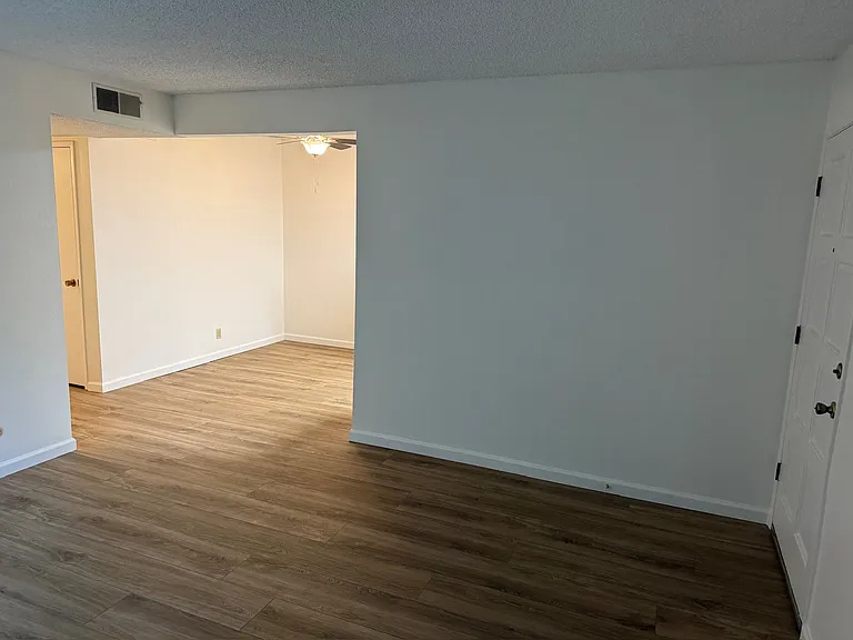 Avenue West Apartments — Photo 31