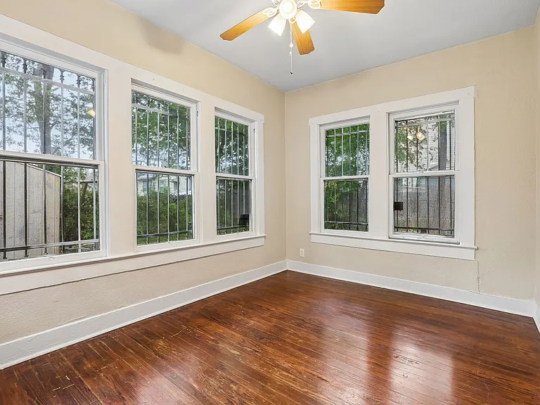 2310 N Sabinas St — Photo 11