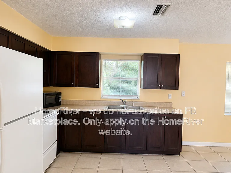 9702 Theresa Cir — Photo 15