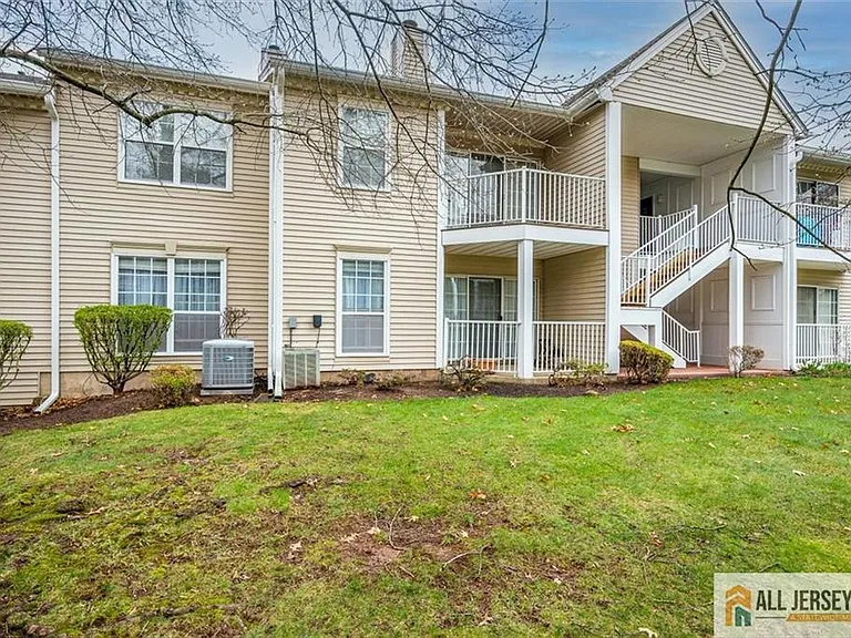 69 Amberly Ct — Photo 18