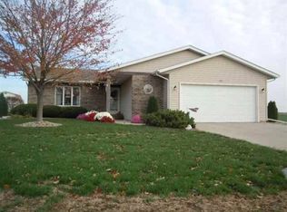 190 Lincolnwood Dr, Lincoln, IL 62656