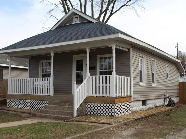 48 Harnett Ave, Wood River, IL 62095