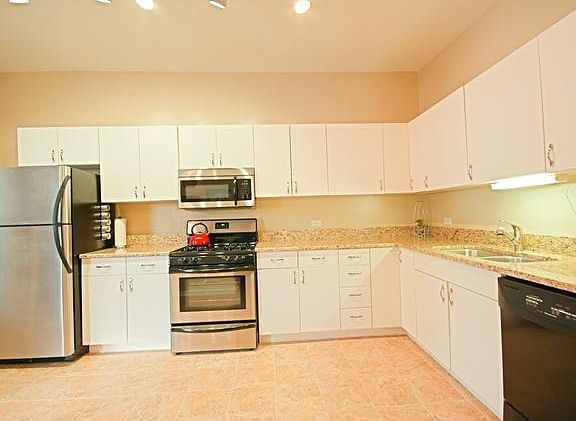 3rd image of 4306 N Kenmore Ave APT 1s