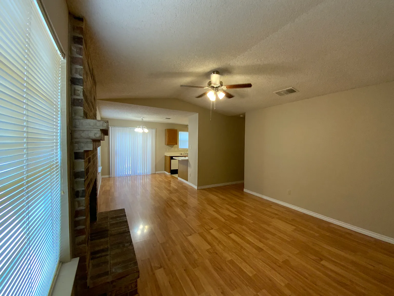2 bed, 1078 sqft, $1,295 — Photo 3