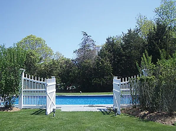 https://photos.zillowstatic.com/fp/1bc5698e05dd452f00cc3cc7e608640e-p_e.webp