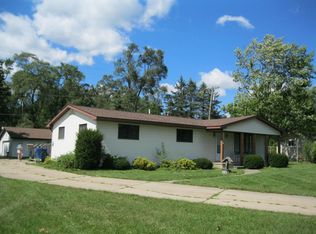 2131 Ormond Rd, White Lake, MI 48383