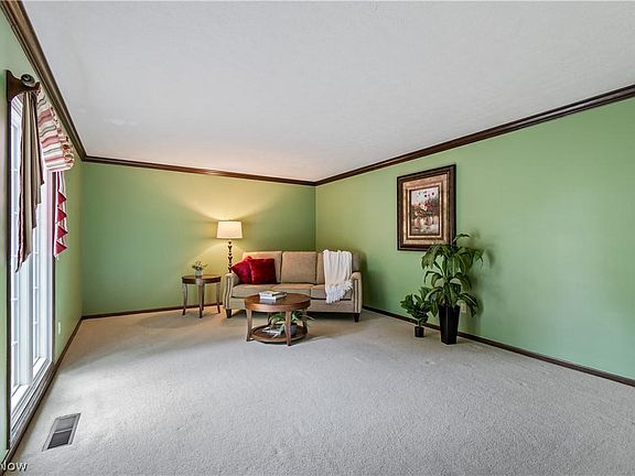 4th image of 1558 Willoughby Dr