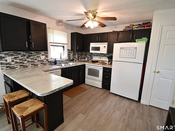 5th image of 139 Strawberry Hill Road