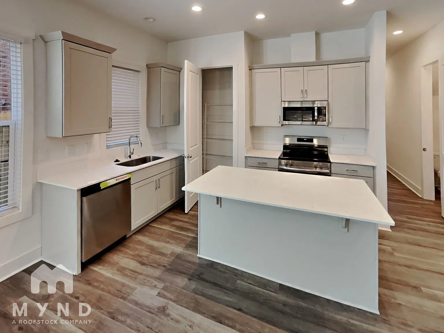 3 bed, 2.5 bath, 2054 sqft, $2,195 — Photo 3