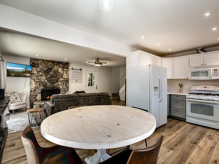 1557 Sikes Ct — Photo 8