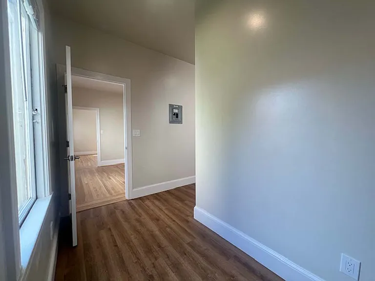 573 Wesley Ave #4 — Photo 41