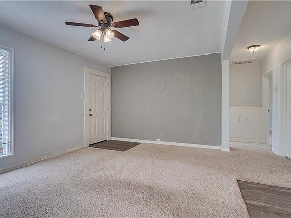 4th image of 4821 Lovell Ave