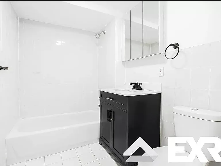 315 Berry St #107 — Photo 5