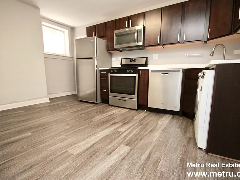 2801 W Logan Blvd #G — Photo 2