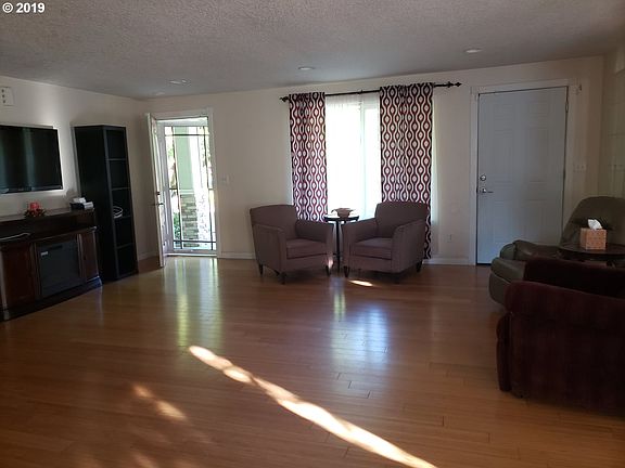 4th image of 3055 SE Persons Ct