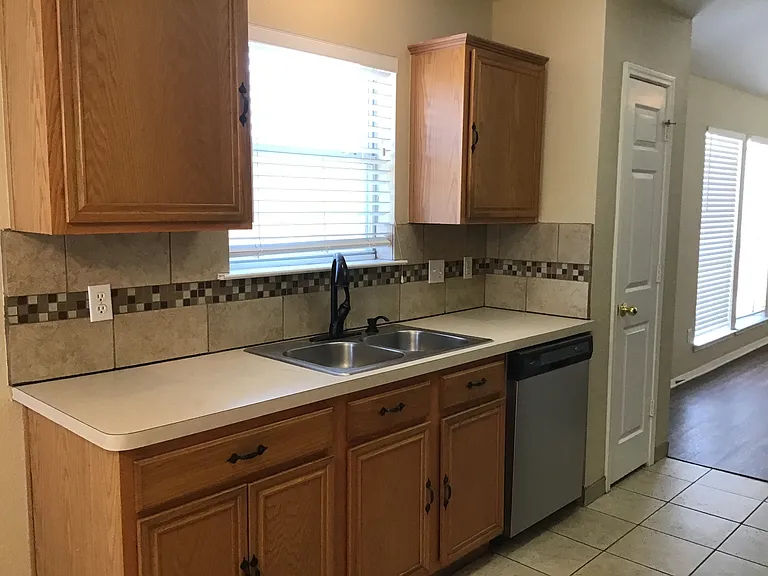 1325 Misty Dr — Photo 3