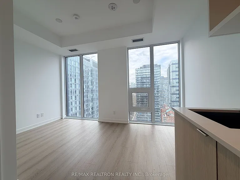 100 Queen St E #2912 — Photo 20