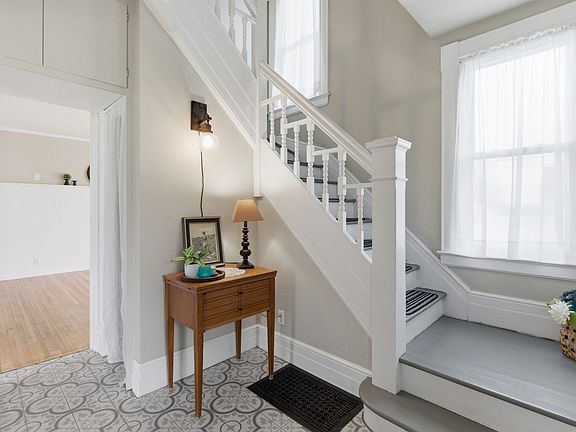 4th image of 536 W Palace Row