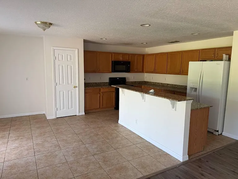 3691 SW Margela St — Photo 3