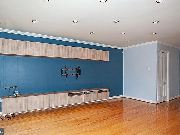 4th image of 31 Canterbury Sq APT 301