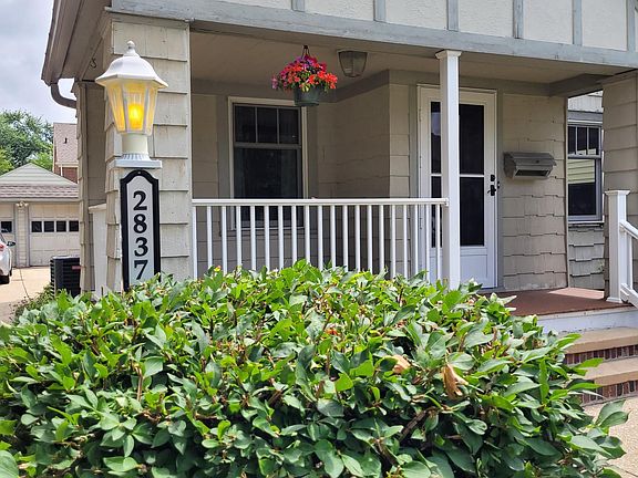 Front porch and electric lantern feature