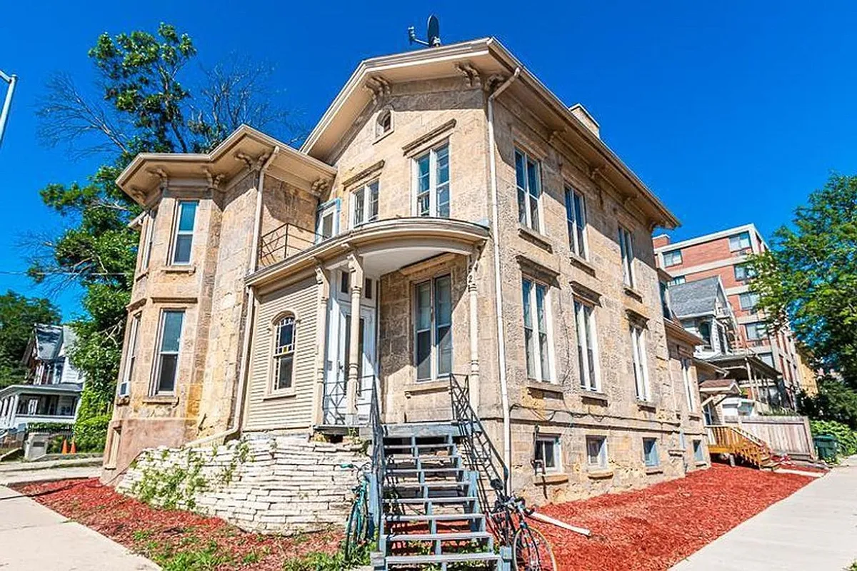 Building Photo - 152 E Johnson St