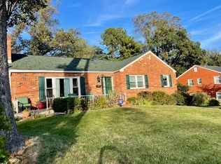 3919 N Chesterbrook Rd, Arlington, VA 22207