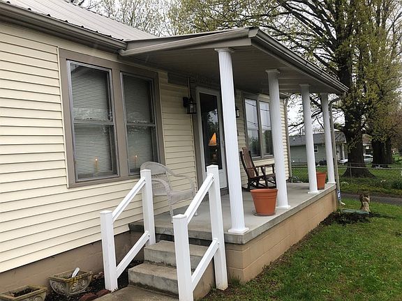 5th image of 261 Harmon St