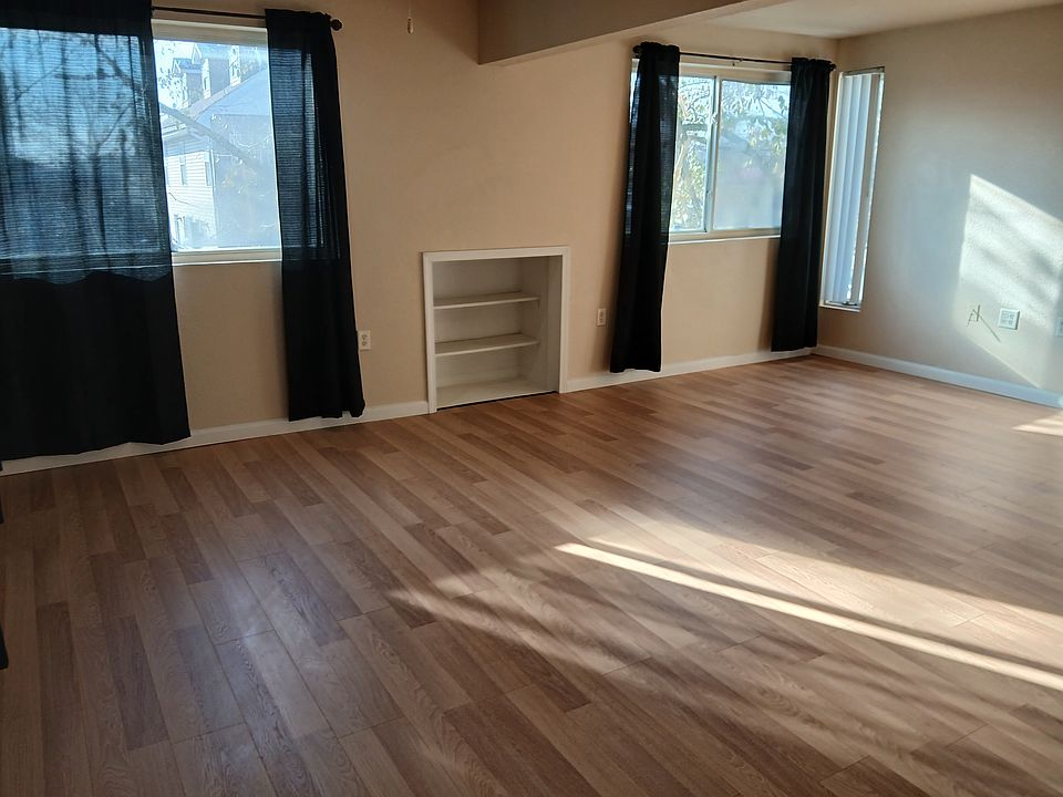 1st image of 513-2 S Ash St