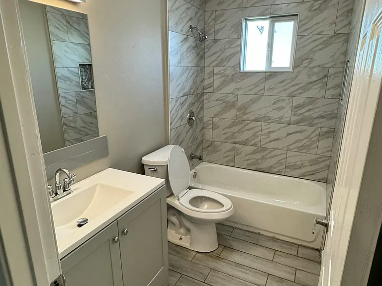 1013 E Commonwealth Pl #1 — Photo 5
