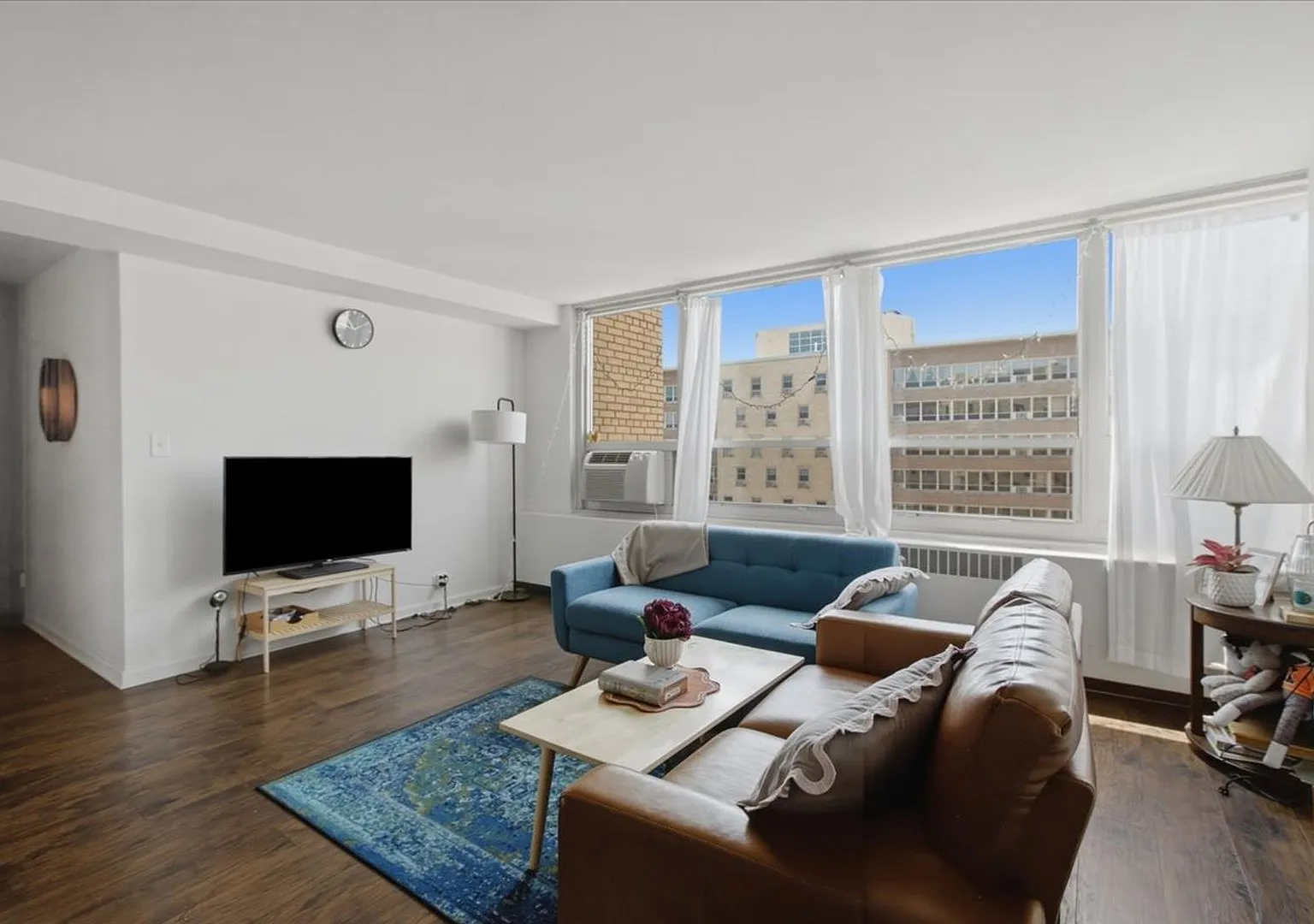 2 bed, 1000 sqft, $2,495 — Photo 3