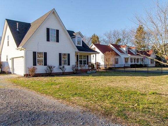 3rd image of 1541 Jarratt Dr