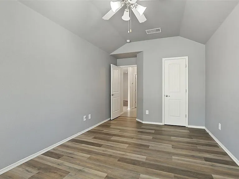 2404 Slalom Dr — Photo 6