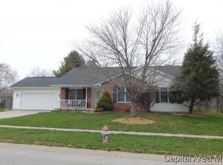 825 E Spruce St, Chatham, IL 62629