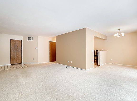 5th image of 33 Ashburn Ct #1