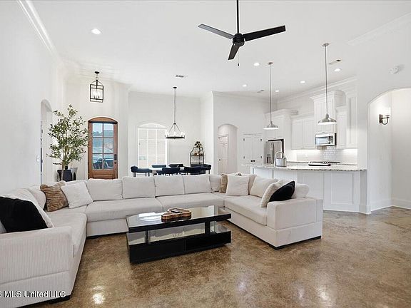 2nd image of 607 Gloucester Way