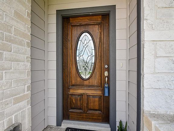 3rd image of 527 Barren Oak Lane
