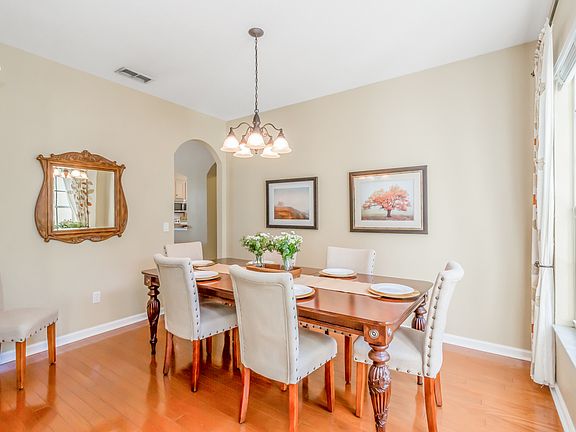 Spacious Dining ROOM!	