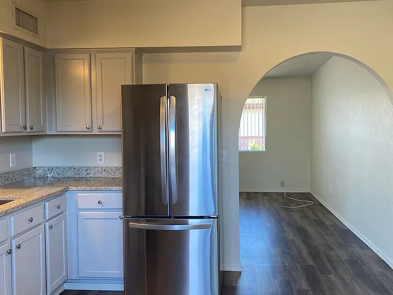 3320-3326 E Bermuda Ave — Photo 7