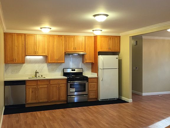 3rd image of 4914 Wall Ave